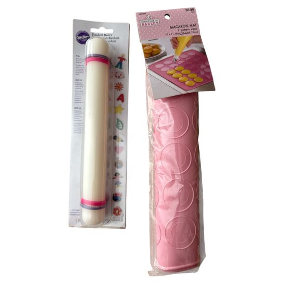 Lot Baking Decorating Tools Wilton Celebrate It Cutters Wrappers Toppers Mat - Picture 3 of 10